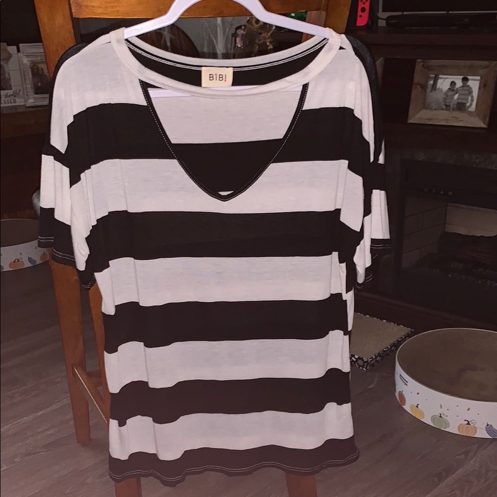 BiBi Black and White Boxy Short Sleeve Tee Size Medium